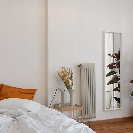 Studio With Sunny Balcony In Exarcheia Athen Exterior foto