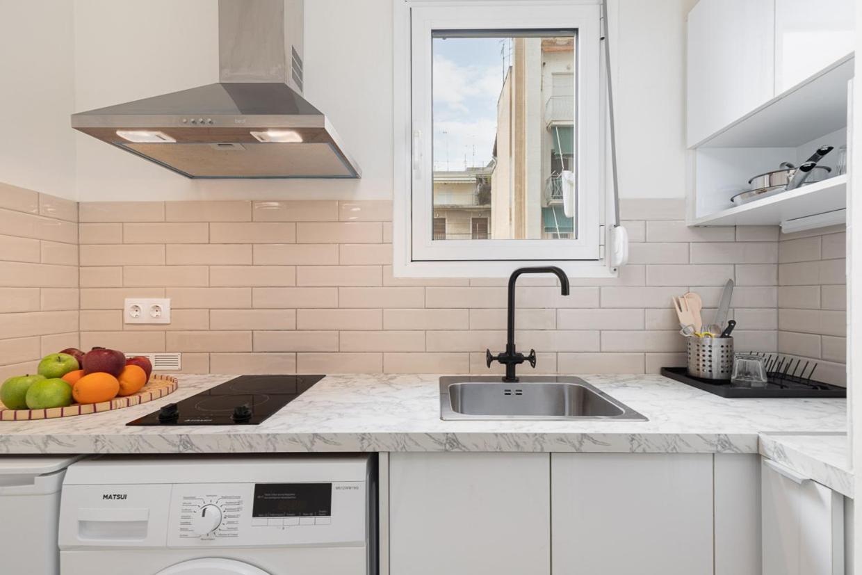 Studio With Sunny Balcony In Exarcheia Athen Exterior foto