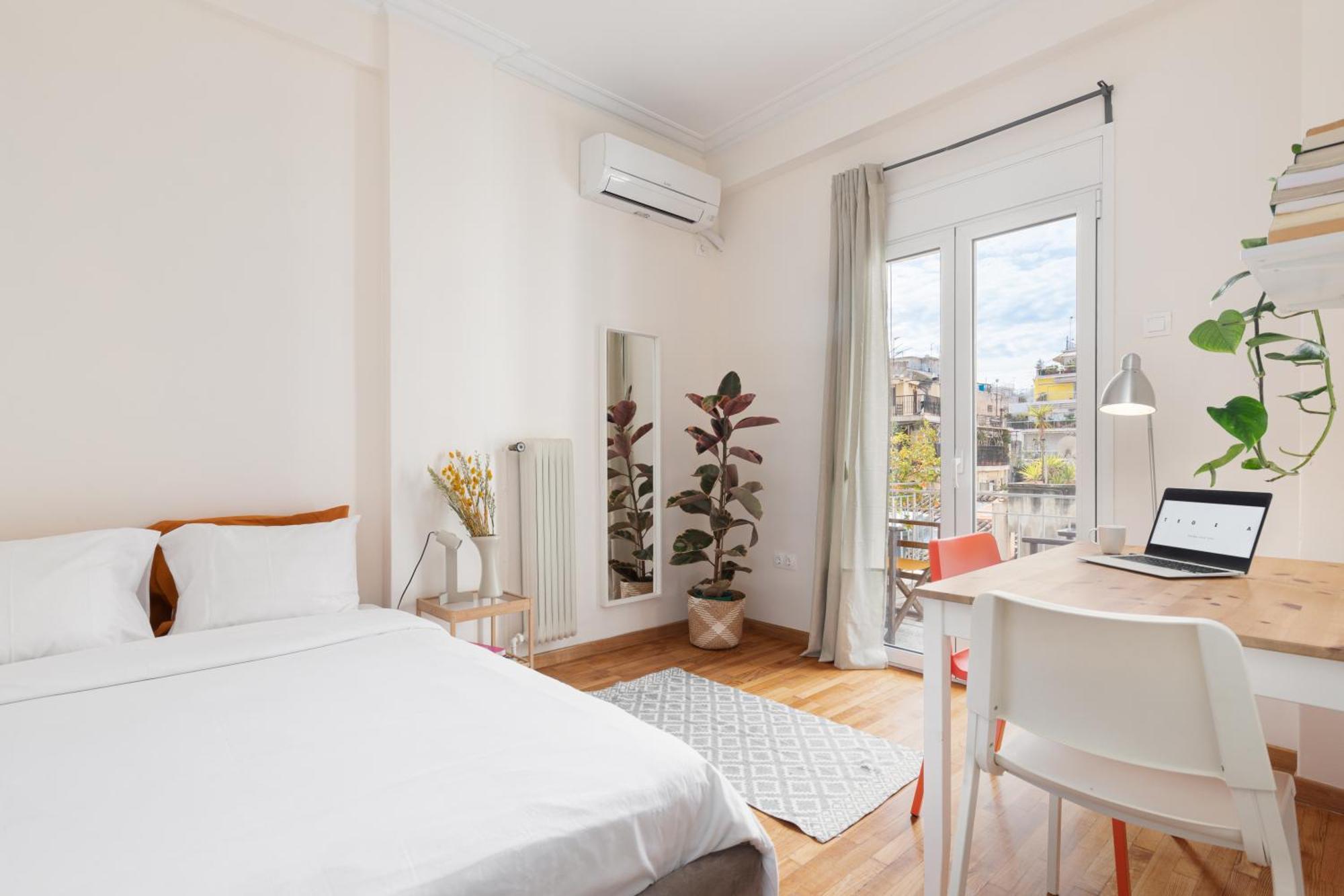 Studio With Sunny Balcony In Exarcheia Athen Exterior foto