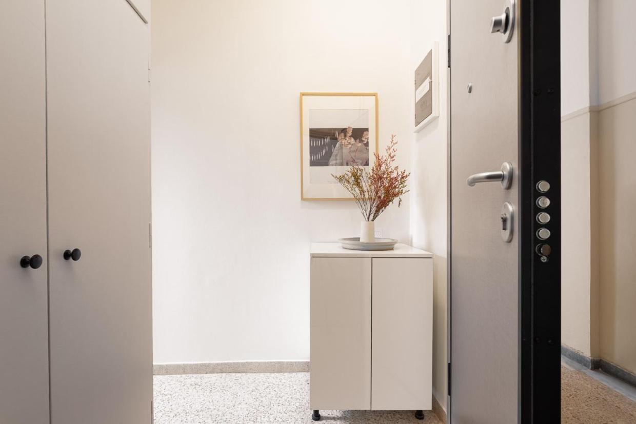 Studio With Sunny Balcony In Exarcheia Athen Exterior foto