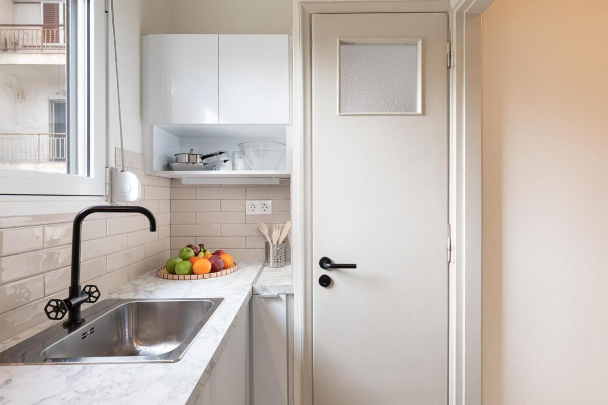 Studio With Sunny Balcony In Exarcheia Athen Exterior foto